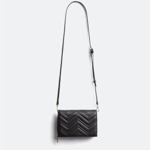 URBAN EXPRESSIONS Kaylee Quilted Clutch | Black